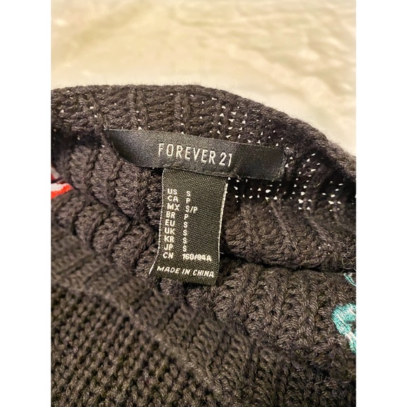 Rose crop sweater. - Picture 3 of 3